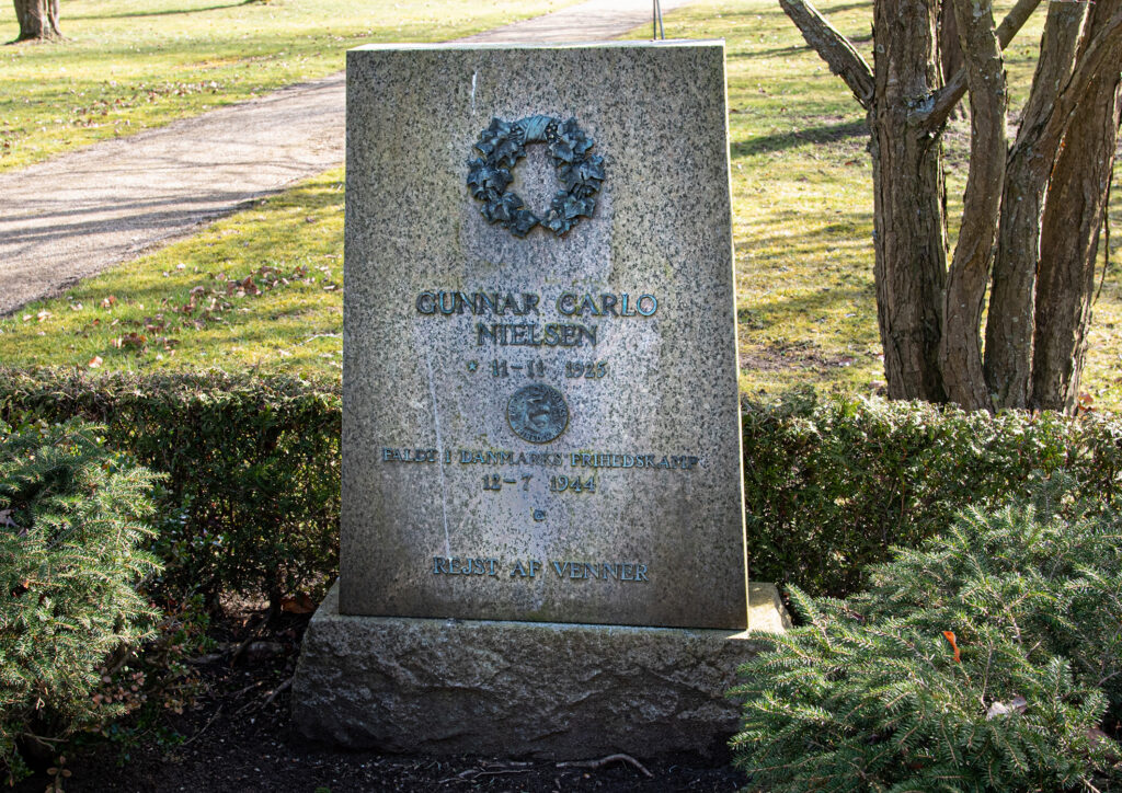 Gunnar Carlo Nielsens gravsten på Assistens Kirkegård