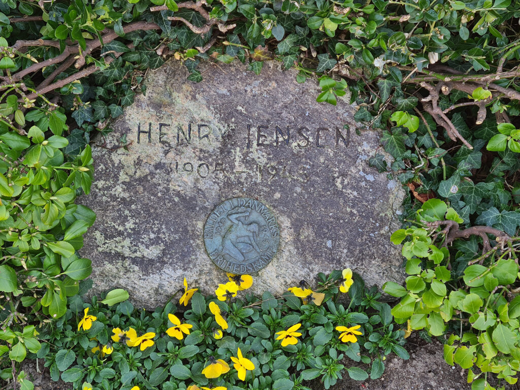 Gravsten over Henry Jensen
